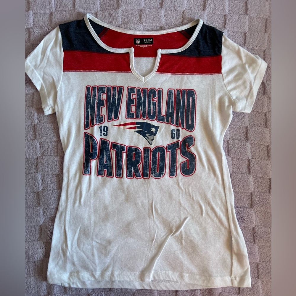 New England Patriots NFL Team Apparel V-Neck T-Shirt Size Large